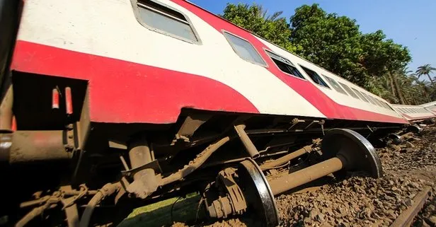 Mısır’da yolcu treni devrildi! 100’den fazla kişi yaralandı