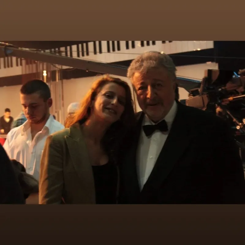 tazminat-davasinda-yeni-gelisme-metin-akpinarin-biyolojik-kizi-duygu-nebioglu-duyurdu-1763646221910.jpeg Kaynak: Sosyal medya