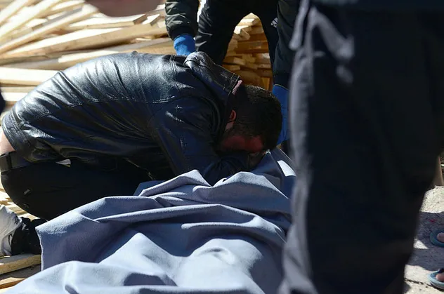 Adana'da çok acı olay! Gözyaşlarına boğularak cansız bedenine sarıldı