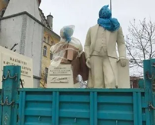 CHP, Atatürk’ün kafasına çöp poşeti geçirdi