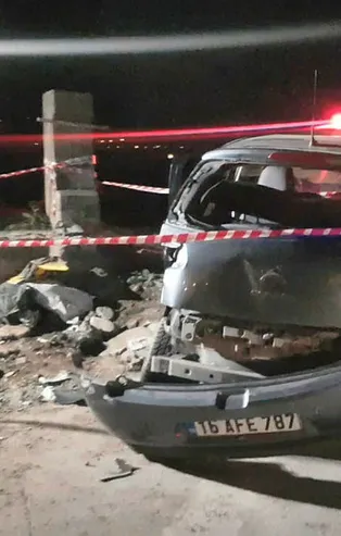 Bursa'da feci kaza! Araç hurdaya döndü! Yaralılar var