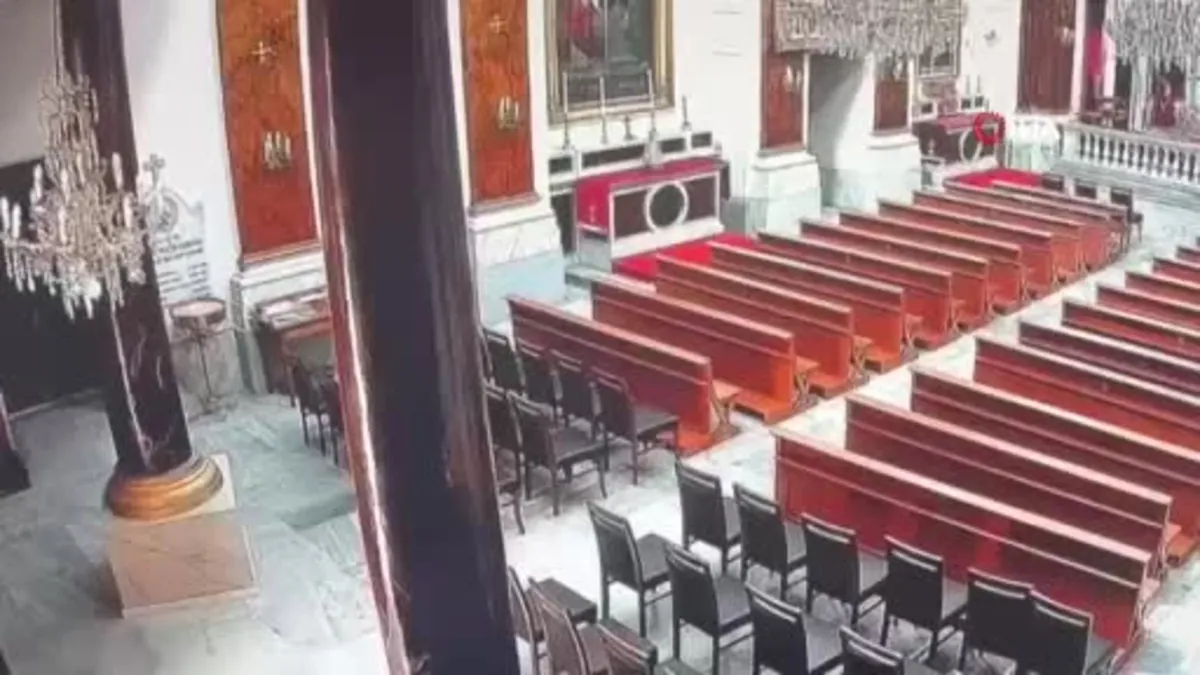 Beyoğlu’nda bir kiliseden hırsızlık kamerada