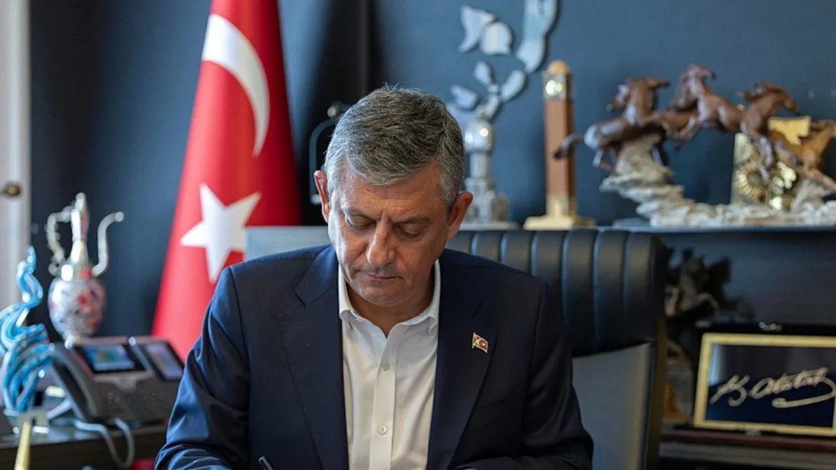 Yeni Parti adımı! Özgür Özel CHP'den istifa etti | Logosu ortaya çıktı