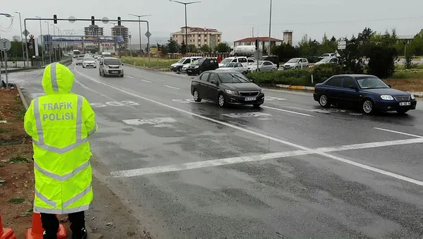 1651759197397.jpg Kilit kavşakta kayıpsız bayram! 43 ilin geçiş noktasında denetimler sonuç verdi-2