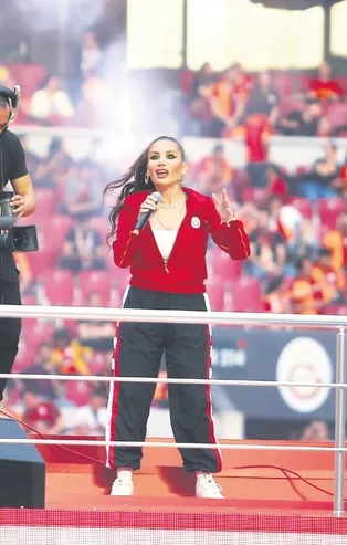 İrem Derici Türk Telekom’u salladı