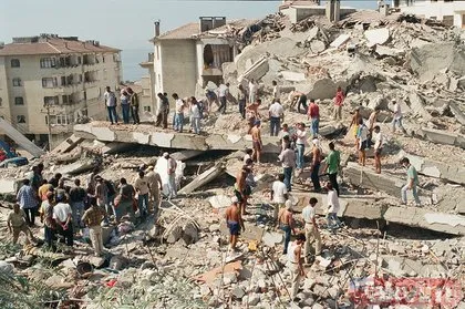 17 Ağustos Depremi’nin üzerinden 24 yıl geçti! 17 Ağustos 1999 Gölcük depremi kaç şiddetindeydi, kaç kişi öldü? İşte kare kare deprem felaketi...