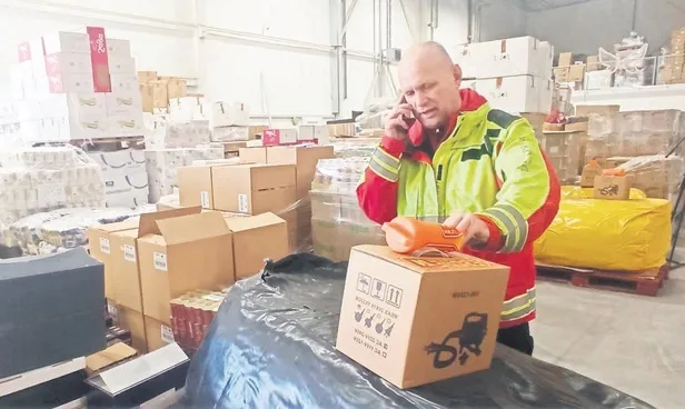 dunyaca-unlu-sef-jose-andres-deprem-sonrasi-turkiyeye-uctu-4-farkli-bolgede-yardima-kostu-1676678142756.jpeg Dünyaca ünlü şef Jose Andres deprem sonrası Türkiye'ye uçtu! 4 farklı bölgede yardıma koştu-3