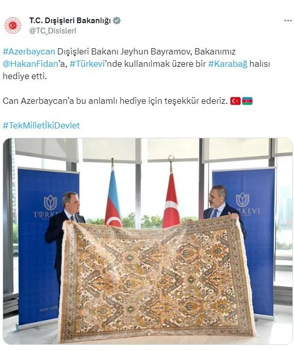 azerbaycan-disisleri-bakani-bayramovdan-disisleri-bakani-hakan-fidana-anlamli-hediye-1695396148408.jpeg Azerbaycan Dışişleri Bakanı Bayramov'dan Dışişleri Bakanı Hakan Fidan'a anlamlı hediye-4