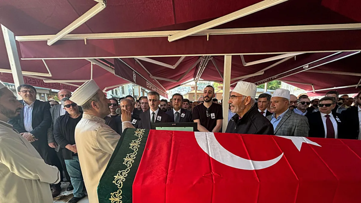 Eyüpsultan’da öğrenci tarafından öldürülen okul müdürü İbrahim Oktugan son yolculuğuna uğurlandı