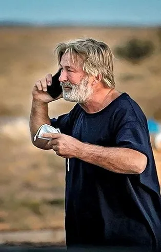 ABD'deki şüpheli ölümde bomba iddia: Halyna Hutchins’i öldüren Alec Baldwin ceza alabilir!
