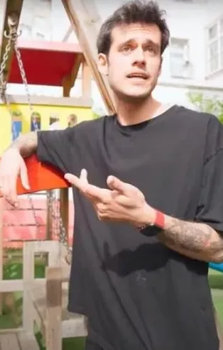 Sosyal medya fenomeni Orkun Işıtmak son YouTube videosunda 'kreş öğretmeni' oldu tepki yağdı!