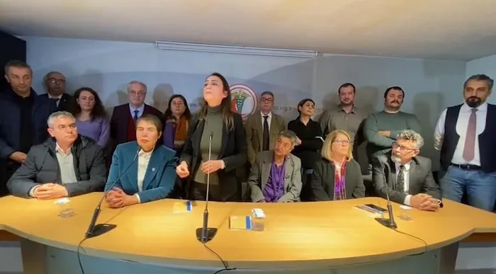 teror-sevici-ttb-merkez-konseyi-uyeleri-ve-sebnem-korur-fincanci-gorevden-alindi-hedepkk-hopladi-1701368810461.jpeg