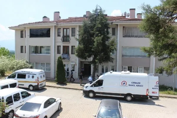 Düzce'de kan donduran olay: Ali Şeker evde tartıştığı eşi Nevriye Şeker’i boğarak öldürdü-3