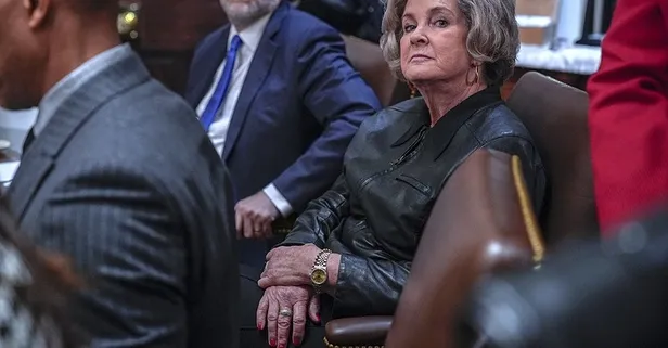 Trump’a “alkolik” JD Vance’e “siyasi bukalemun” dedi! Beyaz Saray Genel Sekreteri’nin başı dertte