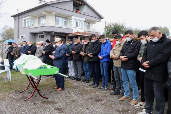 kpssye-hazirlaniyordu-ip-atlarken-hayatini-kaybeden-genc-kiz-topraga-verildi-1605089343127.jpg KPSS'ye hazırlanıyordu! İp atlarken hayatını kaybeden genç kız toprağa verildi-7