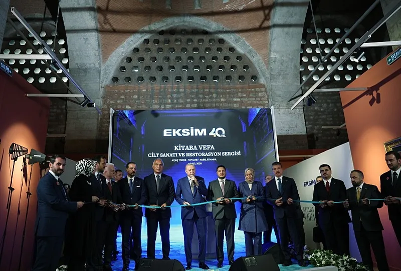 baskan-erdogan-kitaba-vefa-sergisinde-konustu-gecmisiyle-bagi-kopanin-insa-edebilecegi-bir-istikbal-yoktur-1788529681019.jpeg Başkan Erdoğan "Kitaba Vefa Sergisi"nde konuştu: Geçmişiyle bağı kopanın inşa edebileceği bir istikbal yoktur-8