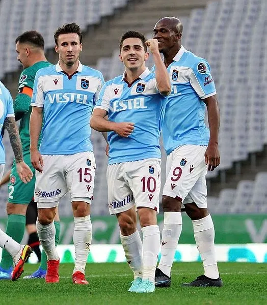 kusursuz-n-besiktas-son-donemde-aldigi-kotu-sonuclarla-taraftarlarini-kahretti-onceki-gun-ahmet-nur-cebi-ve-sergen-yalcin-arasindaki-gorusmenin-detayl-1638227151231.jpeg Zirvede Karadeniz Fırtınası var! Şampiyonluğa adım adım-6