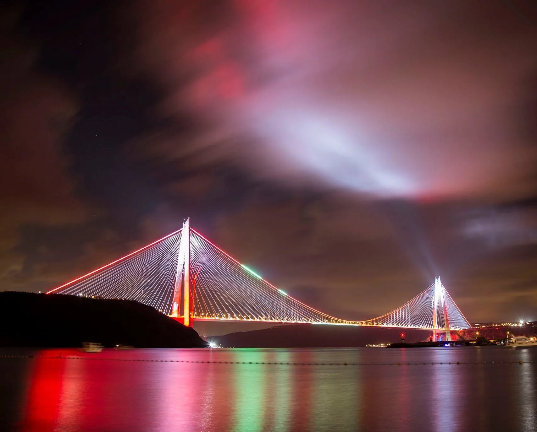 Biz geçtik dünya seyretti