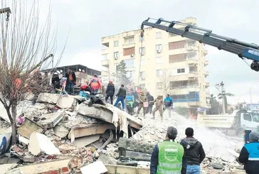 Deprem bölgesinde lüks olarak satılan birçok site yerle bir oldu