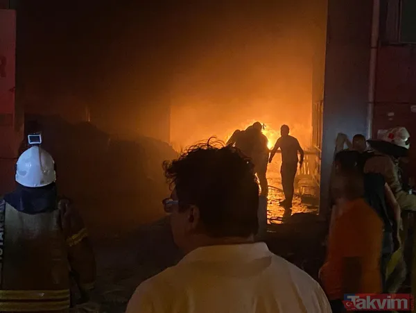 SON DAKİKA: Avcılar'da geri dönüşüm tesisinde yangın - 1