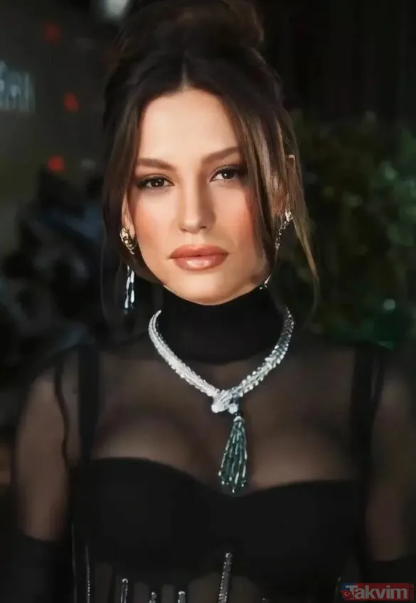 Transparan Serenay! Serenay Sarıkaya'yı gören ne tarafa bakacağını şaşırdı "Acele çıktı herhalde altını unutmuş" Burak Deniz hayran hayran izledi - 4