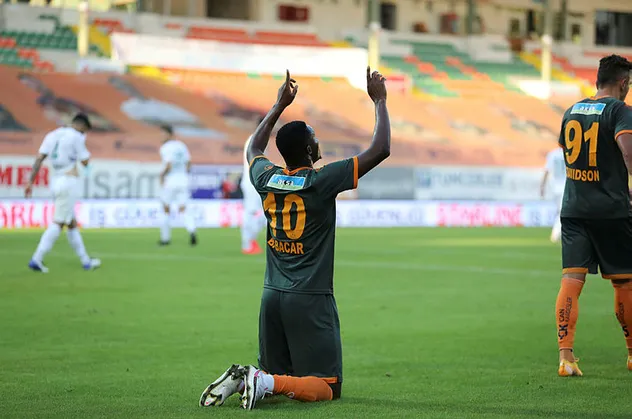 SON DAKİKA! Alanyaspor'da Babacar şoku! Kalp spazmı geçirdi