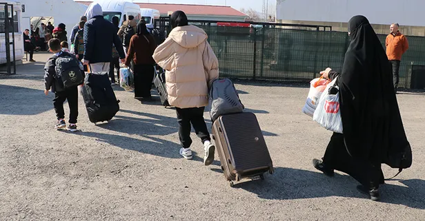 Türkiye'deki Suriyelilerin ülkelerine dönüşü sürüyor: Öncüpınar’da yoğunluk oluştu