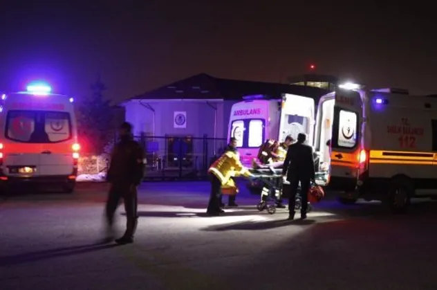 Ankara'da kaza! Otomobil yan yattı: 2 yaralı