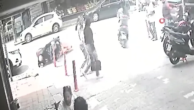 Balıkesir'de motosiklet kazası kamerada