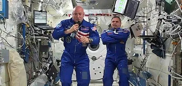 Amerikalı astronot Scott Kelly ve Rus kozmonot Mikhail Kornienko, Soyuz uzay aracıyla bir yıl kalacakları Uluslararası Uzay İstasyonu'na gönderildi