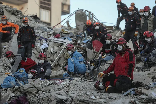 izmir-okullar-tatil-mi-meb-son-dakika-izmir-ilkokul-ortaokul-lise-tatil-mi-edildi-1604135613676.jpg İzmir okullar tatil mi? MEB son dakika İzmir ilkokul, ortaokul, lise tatil mi edildi?-3