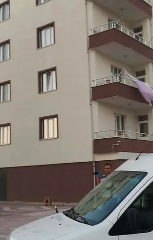 3'üncü kattaki balkondan düşen genç kız öldü