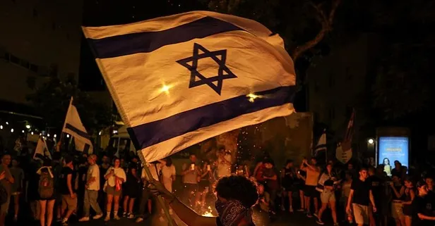 Tel Aviv'de tansiyon yükseliyor! Eylemciler eli kanlı Netanyahu'nun evini bastı