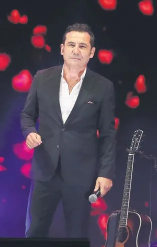 Ferhat Göçer, "İstanbul Yeditepe Konserleri" kapsamında sahne aldı