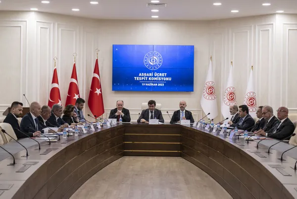 Asgari ücrete ara zam toplantısı! Komisyon ikinci görüşme için masada... Asgari ücret ne kadar olacak? İşte TİSK ve Türk-İş'in teklifi-12