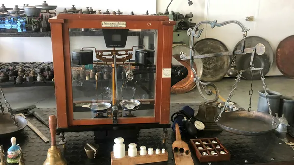 40-yildir-topladiklarini-evine-sigdiramadi-1-kurusla-basladi-10-bin-esya-biriktirdi-1614156035903.jpg 40 yıldır topladıklarını evine sığdıramadı! 1 kuruşla başladı 10 bin eşya biriktirdi!-3