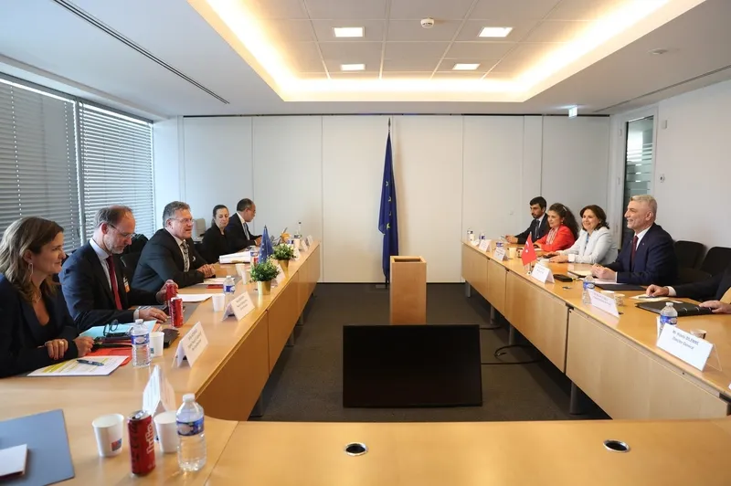 Bakan Bolat AB yetkilileriyle görüştü, Schengen vize süreçleri masadaydı-1