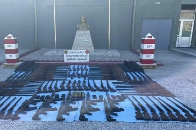 Hakkari sınırında 140 av tüfeği ile 40 pompalı tüfek ele geçirildi