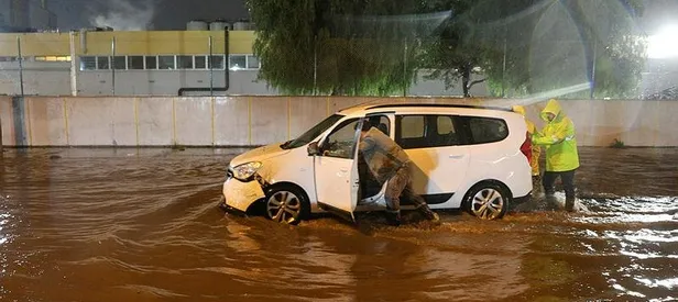İzmir’i sağanak vurdu!