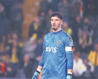 Dünyaca ünlü Rumen şarkıcı Alexandra Stan aşk ateşini yaktı! Fenerbahçe'nin kalecisi Altay Bayındır'ı...