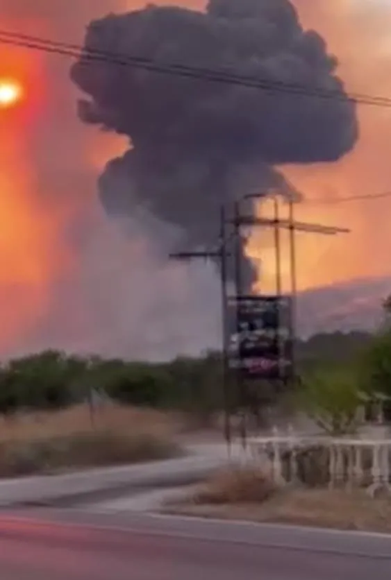 Yunanistan'da mühimmat deposunda patlama meydana geldi! Görüntüler ortaya çıktı-3