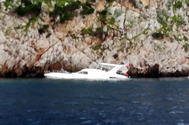 Marmaris'te korku dolu anlar! Su alan teknede...