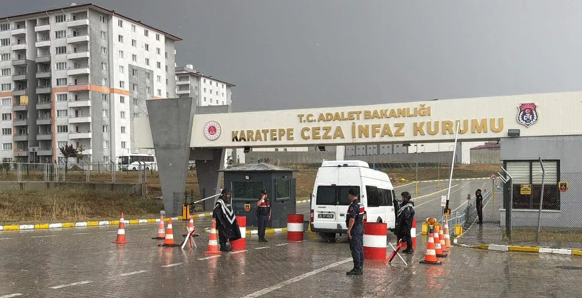 oguzhan-ugur-ile-haluk-levent-corluda-ayni-cezaevinde-1784642722797.jpeg Oğuzhan Uğur ile Haluk Levent Çorlu'da aynı cezaevinde... Adres Karatepe-3