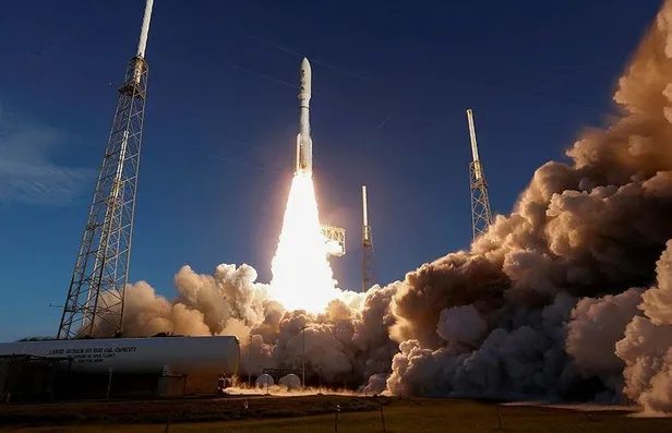 Son dakika: NASA'nın yeni nesil uzay aracı Perseverance Mars yolculuğuna başladı-3