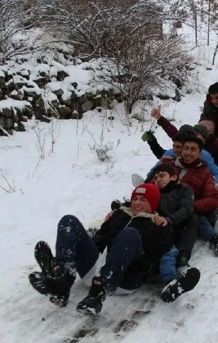 Hakkari’de yarın okullar tatil mi? 17 Ocak Pazartesi Hakkari’de okullarda ders işlenmeyecek mi? Hakkari Valiliği açıklaması…