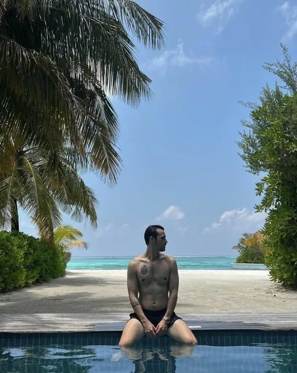 taze-asiklar-dilan-cicek-deniz-ve-mert-yazicioglundan-cicek-gibi-tatil-rotayi-maldivlere-cevirdiler-1681931203395.jpeg Taze aşıklar Dilan Çiçek Deniz ve Mert Yazıcıoğlu'ndan 'Çiçek' gibi tatil: Rotayı Maldivler’e çevirdiler!-3