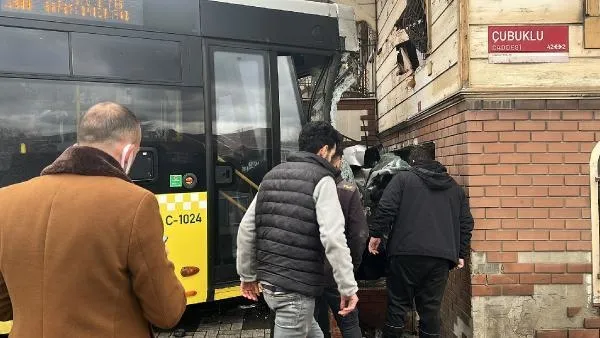 Son dakika: Beykoz Çubuklu Caddesi'nde İETT otobüsü faciası: 4 otomobile çarptı-4