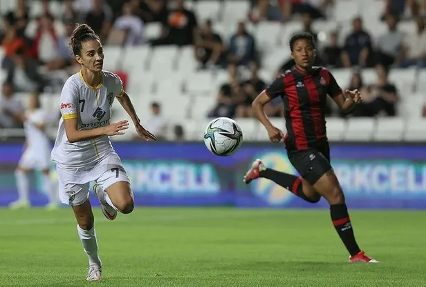 Son dakika: Turkcell Kadın Futbol Süper Ligi'nde şampiyon ALG Spor oldu-6