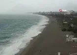 Antalya'da dev dalgalar sahili dövdü