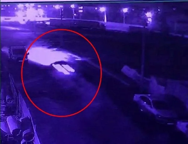 3 araç birbirine girdi 1 polis hayatını kaybetti